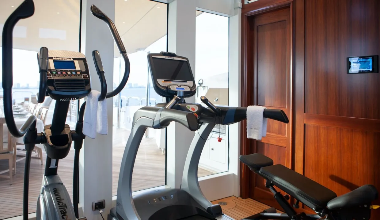 1666700115101_yacht_mia_elise_ii_superyacht_iyc_gym_view_aft