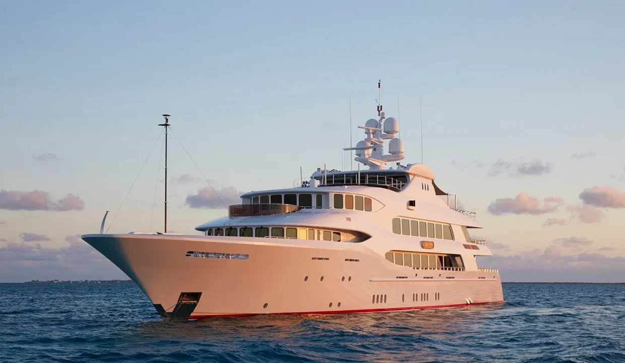 1666700153935_yacht_miaelise_ii_superyacht_iyc_profile_1600x900_73213PhotoCreditDavidChurchill