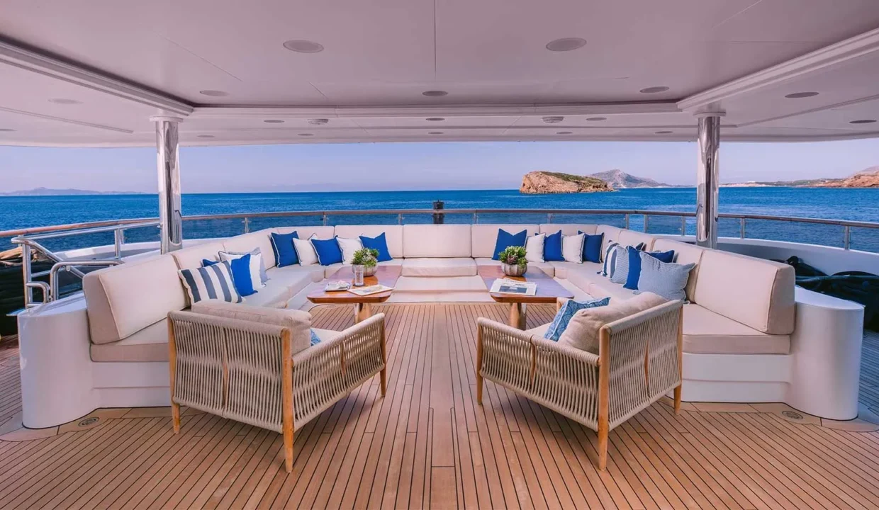 1666700667375_Aft-deck