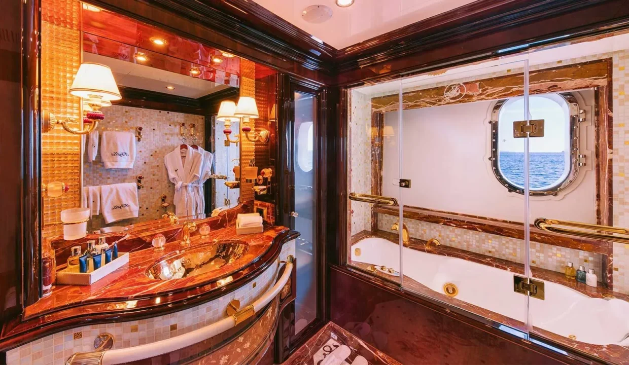 1666700667380_Double-cabin-bathroom