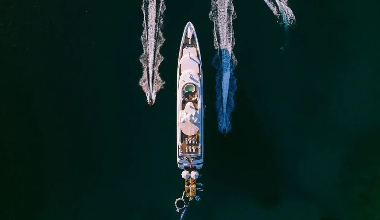 1670323682750_Jet-ski-_-tender-1