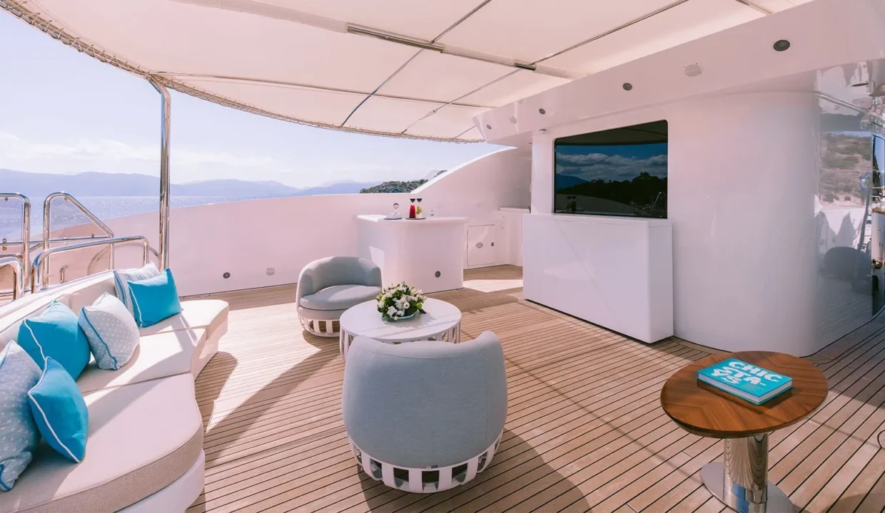 1670323682755_Sundeck-3