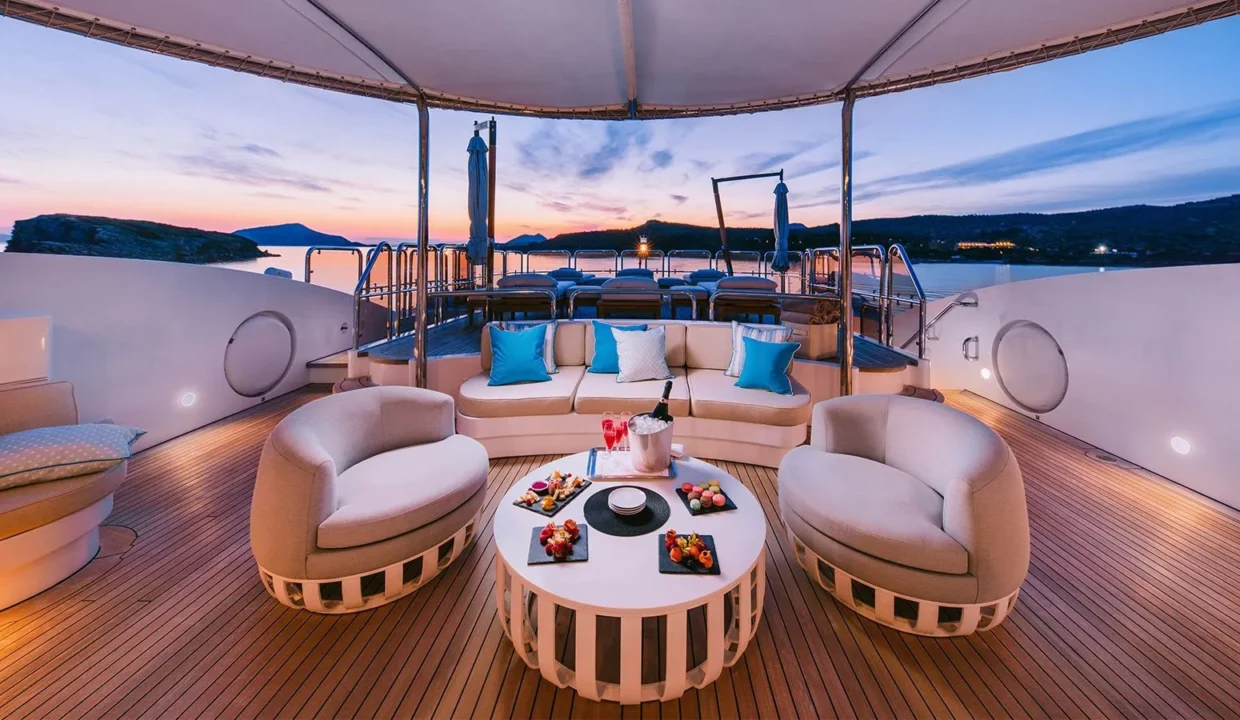 1670323682755_Sundeck-4